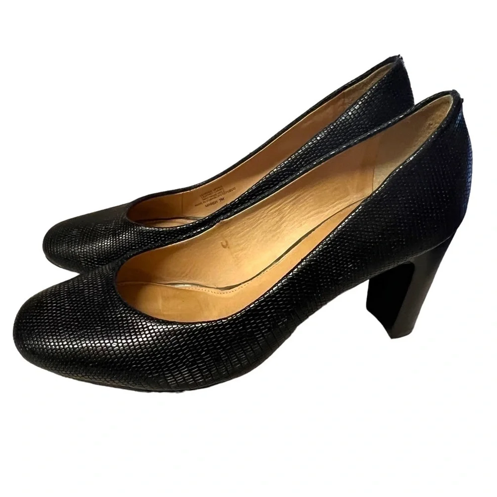 NURTURE by Lamaze Black Leather Round Toe Maren Pump, Size 7